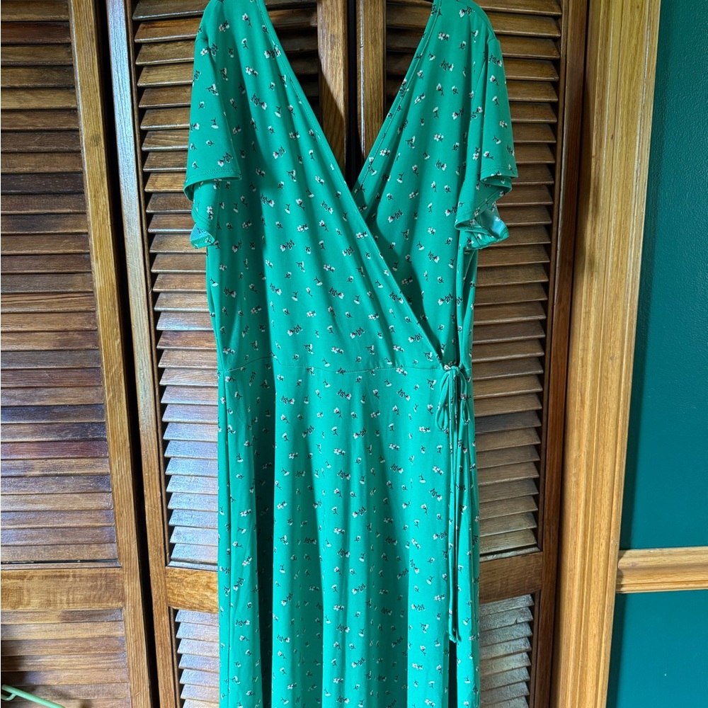 Green Floral Wrap Dress NWT - Picture 4 of 4